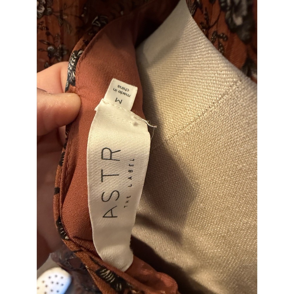 ASTR the label Anora Maxi Dress size Medium Copper Floral Tiered Boho - Picture 6 of 6